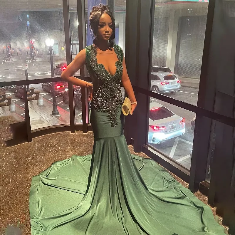 statement-making party dressesLuxury Green Rhinestones Prom Dress For Black Girl Beaded Crystal Mermaid Evening Party Dress Formal Sleeveless robe chic soirée